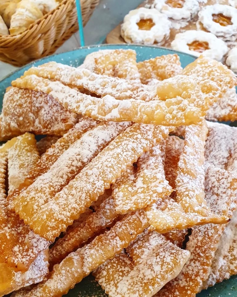 Sugar-dusted fried pastries